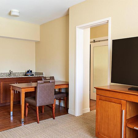 Hampton Inn Charleston-Daniel Island Экстерьер фото
