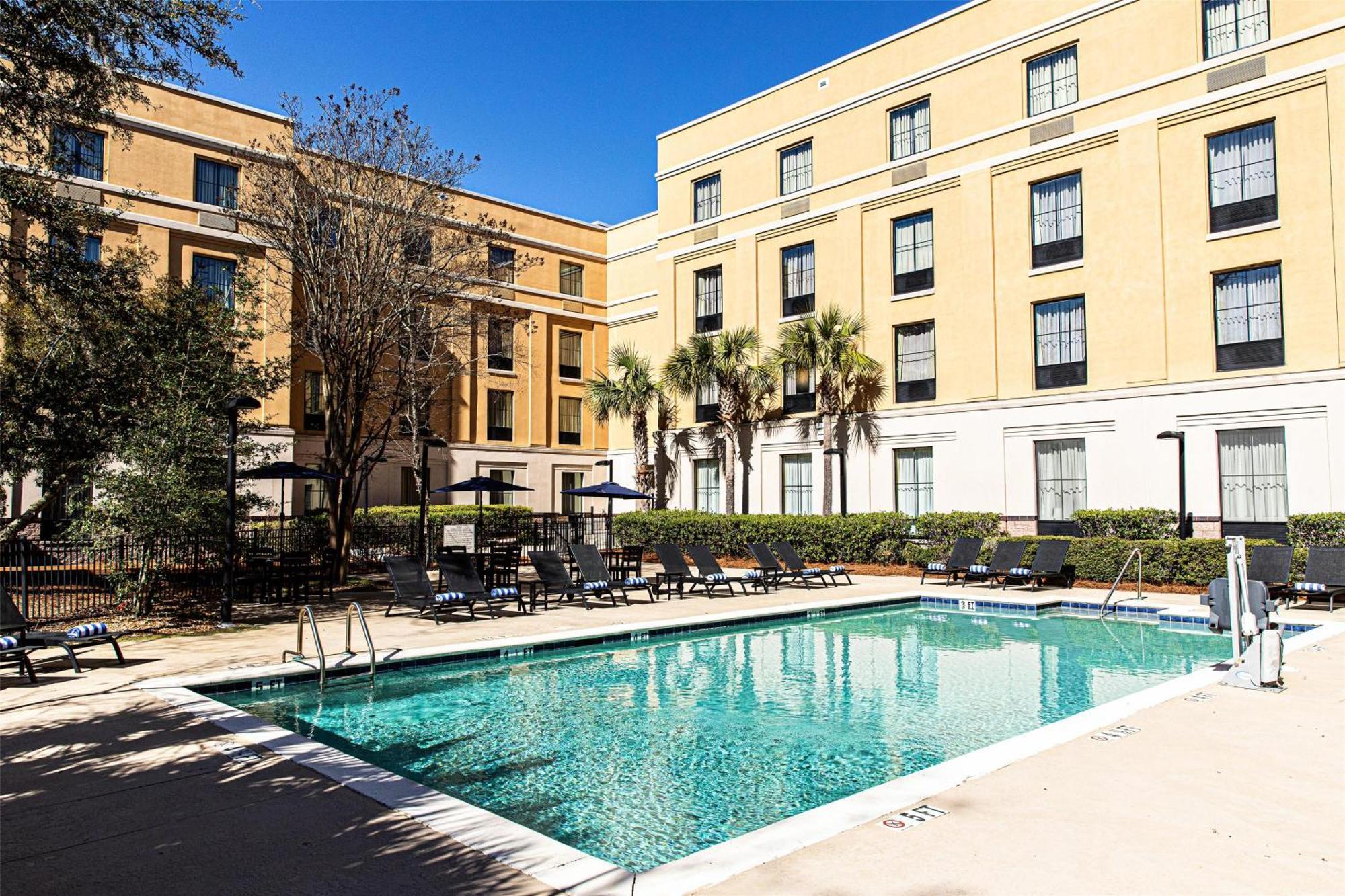 Hampton Inn Charleston-Daniel Island Экстерьер фото